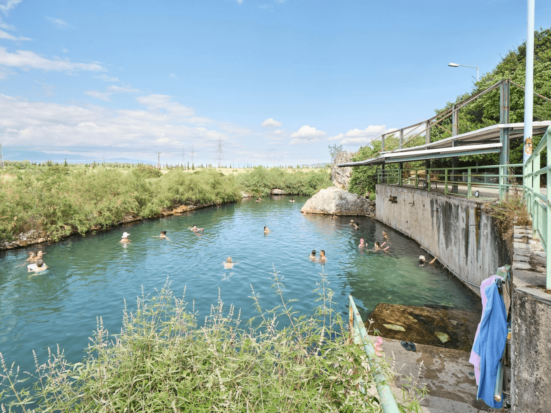 The day started with a bath followed by a mud- face and body- treatment in neighboring Psoroneria.